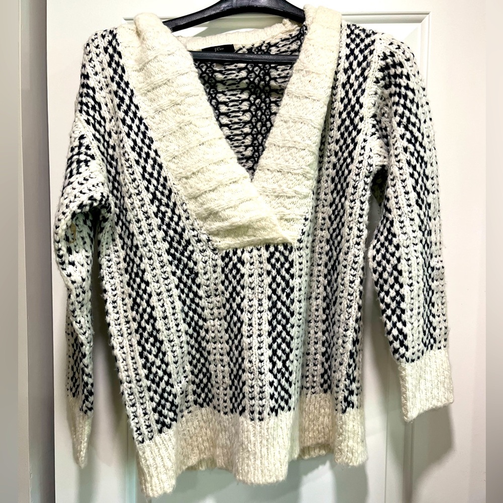 Navy & White Chunky Cozy Deep V Knit J. Crew Sweater Sz Small